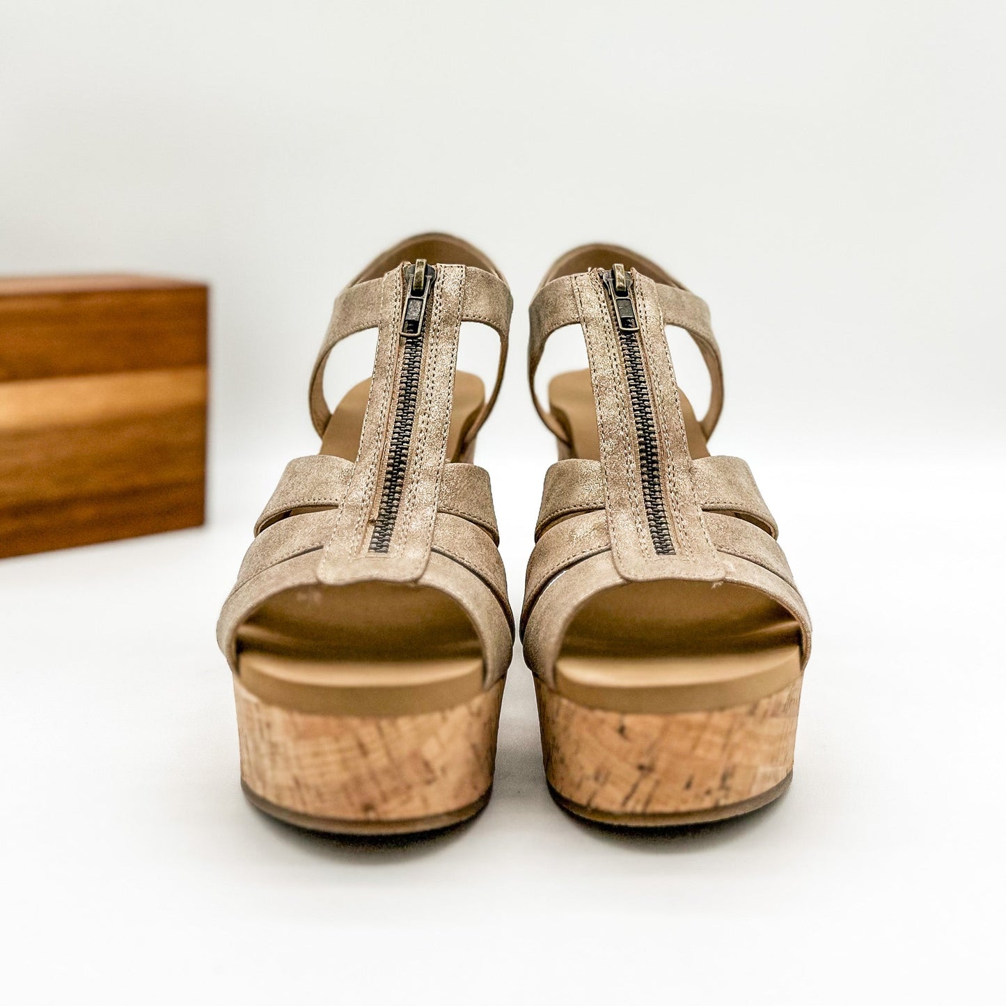 Very Volatile Laredo Wedge in Beige