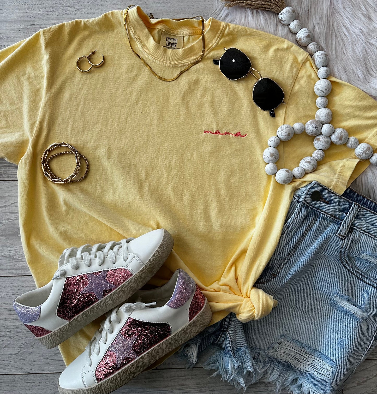 embroidered mama tee