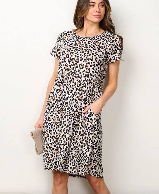 Wild Allure: Women's Short Sleeve Elastic Waist Animal Print Mini Dress with Pockets