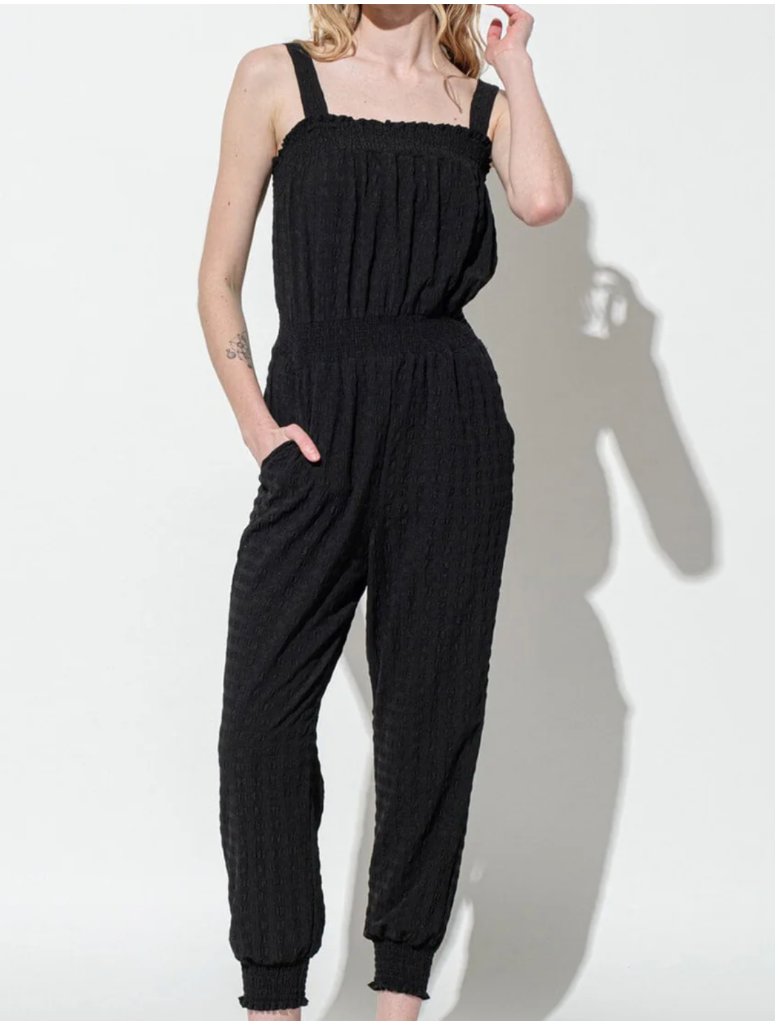 Chic Charm: Women's Sleeveless Smock Waist Jumpsuit With Pockets