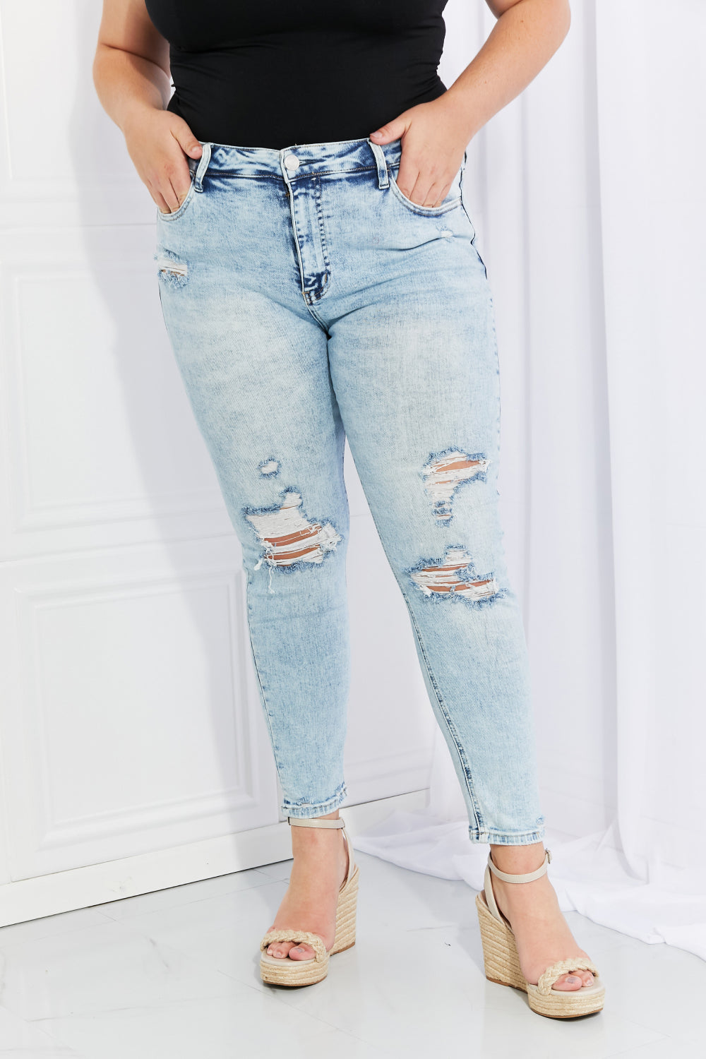 VERVET On The Road Distressed Jeans